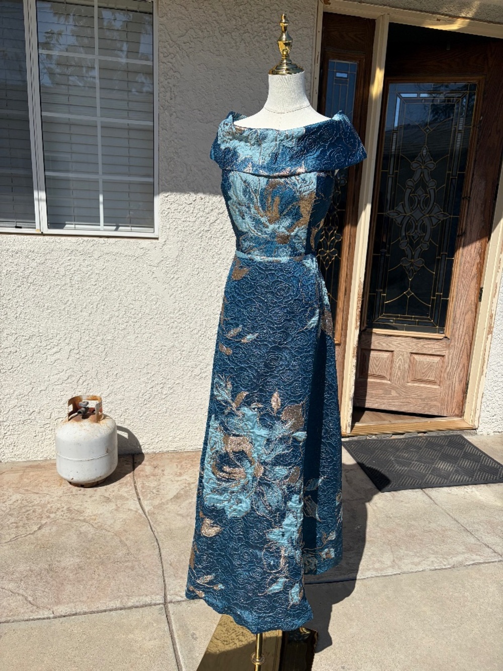 Teri Jon, Size 12, Metallic teal/blue